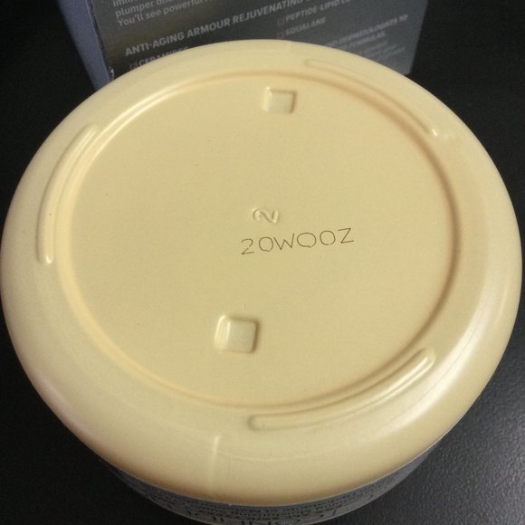 iT Cosmetics Confidence In A Cream Ant-aging Hydrating Moisturizer - Picture 7 of 8